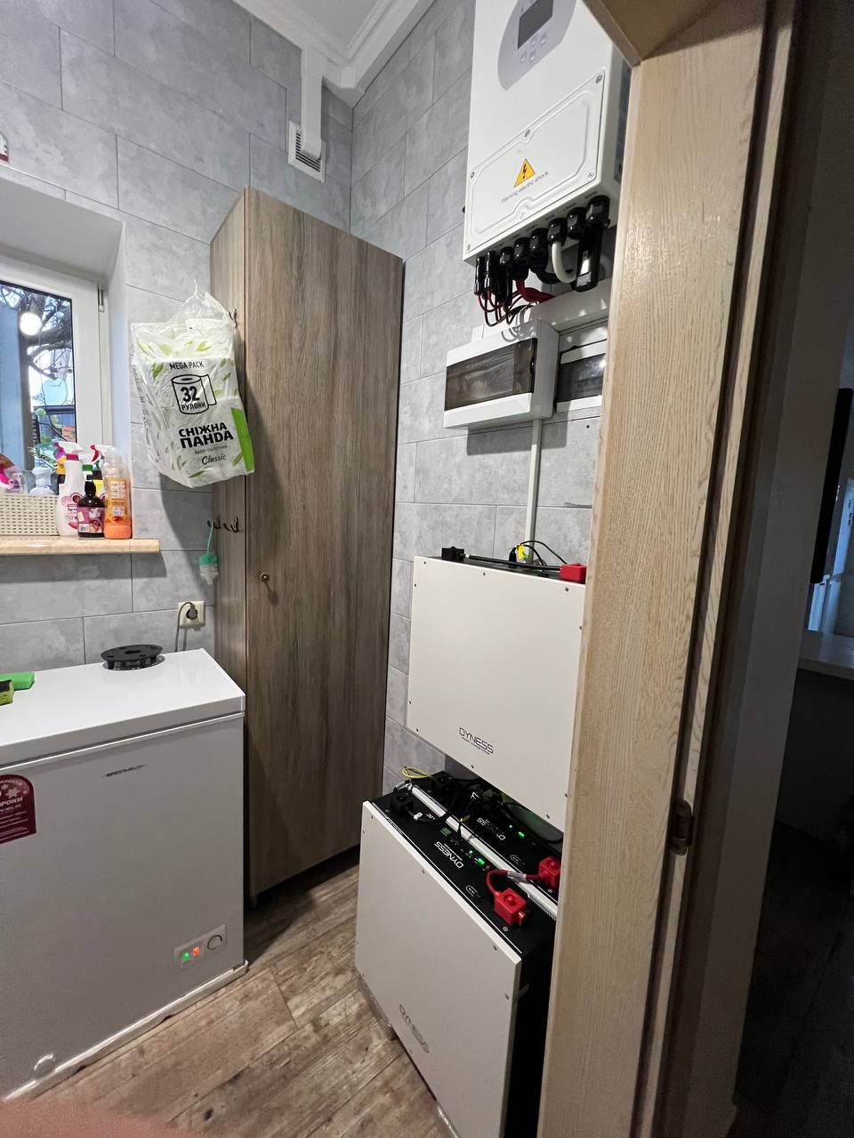 Электрощит и автоматика источника бесперебойного питания на 15 кВт·ч для квартиры