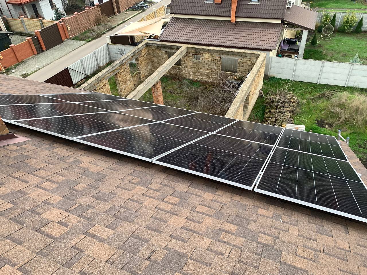Монтаж 12 панелей JA Solar 600W для гибридной солнечной станции на ул. Таировская, Одесса