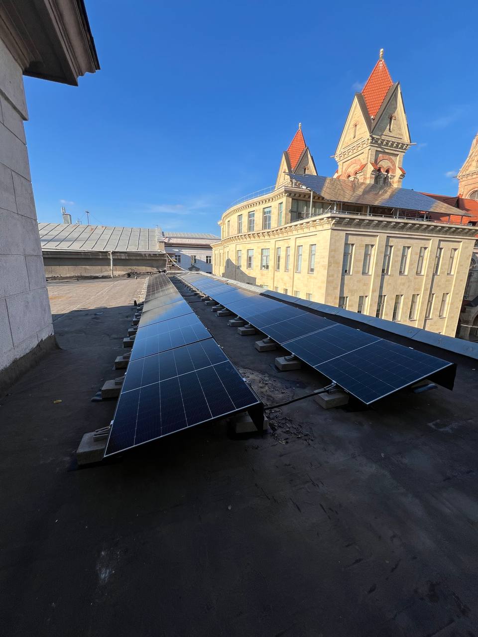 Розміщення сонячних панелей гібридної станції 20 кВт + 35 кВт·год АКБ