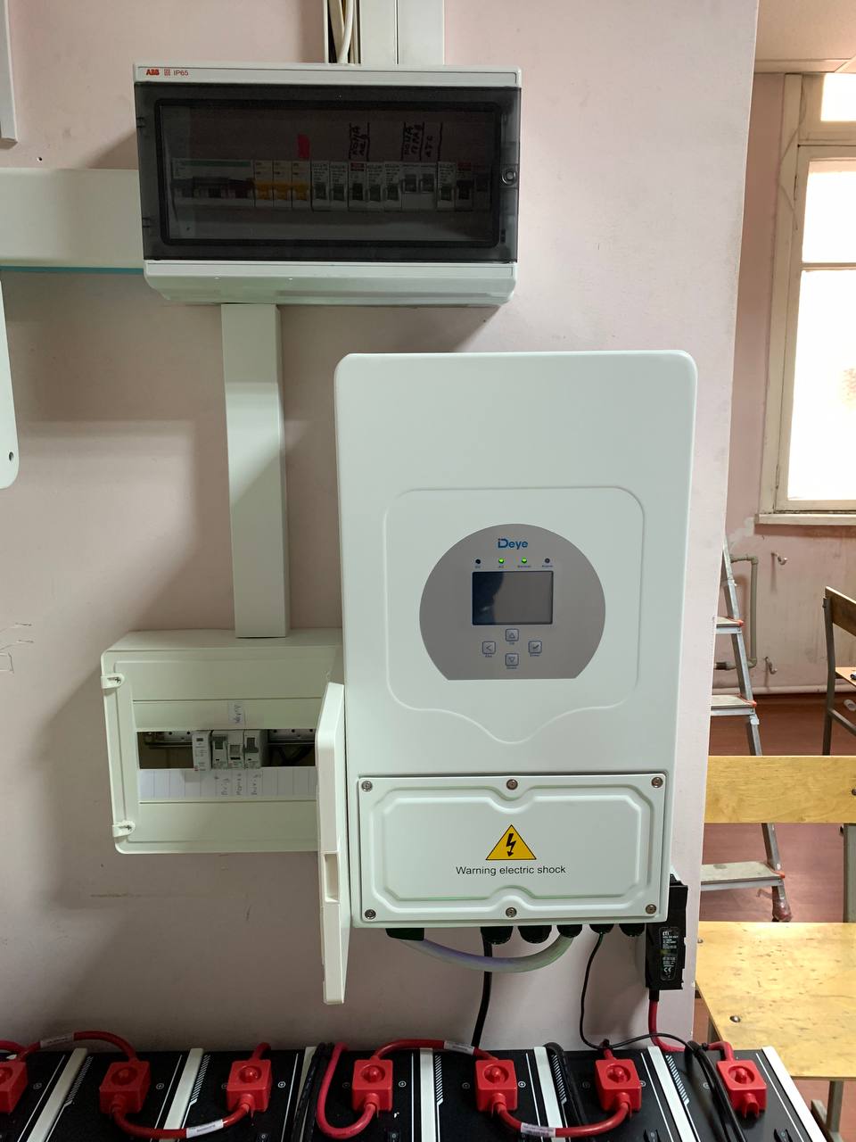 Інверторне обладнання гібридної сонячної станції 20 кВт + 35 кВт·год АКБ