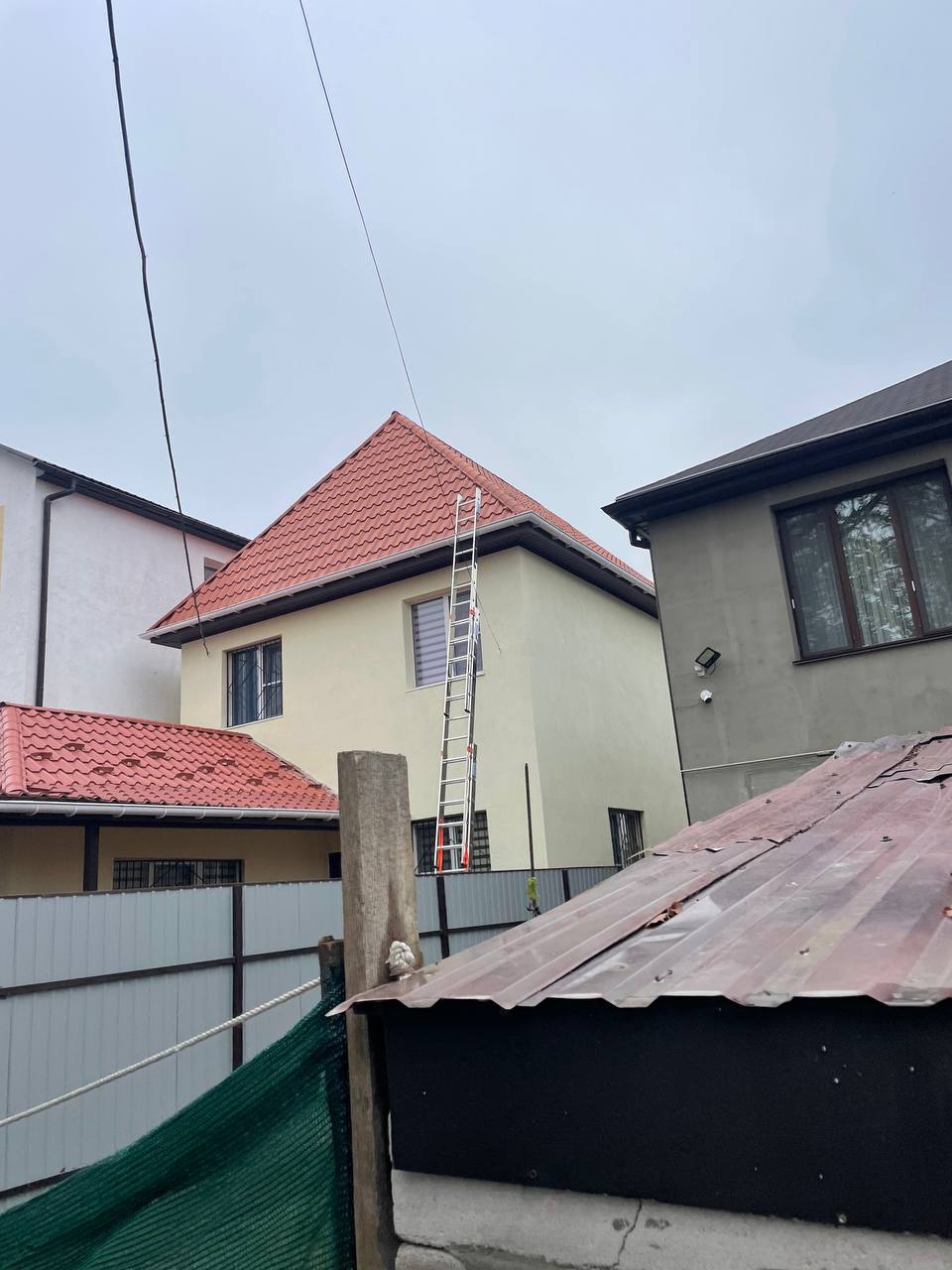 Гібридний інвертор сонячної електростанції 8 кВт для приватного будинку в Одесі