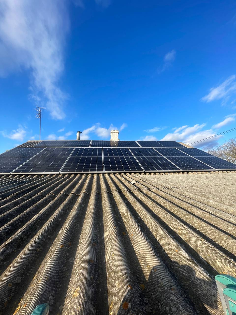 Гибридный инвертор и литиевый аккумулятор (LiFePO4) 5 кВт·ч для бесперебойного питания дома.