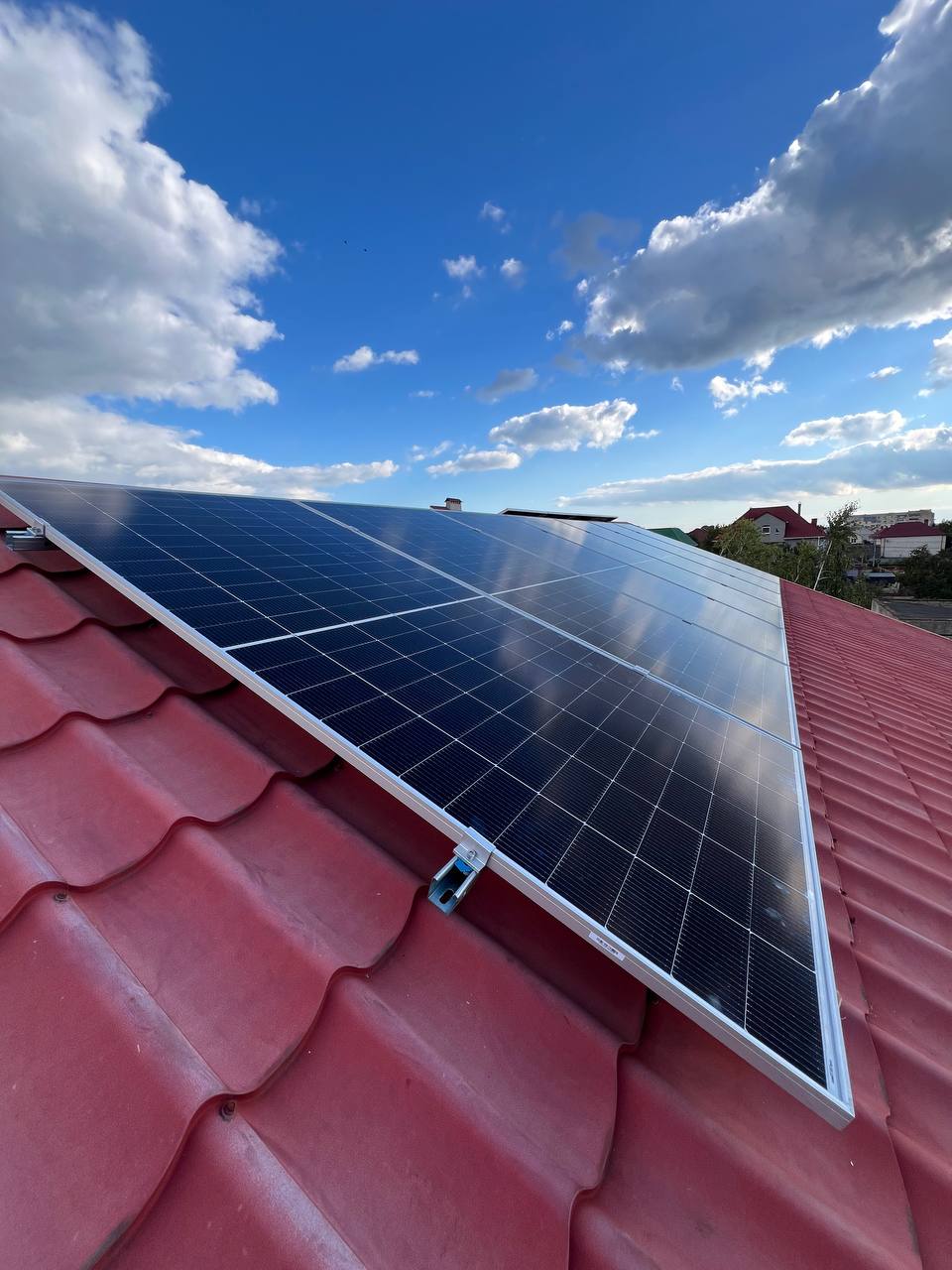 Гібридний інвертор сонячної електростанції 8,4 кВт для дому в Одесі