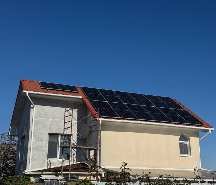 Акумуляторна система гібридної сонячної станції 12 кВт + 15 кВт·год АКБ для дому