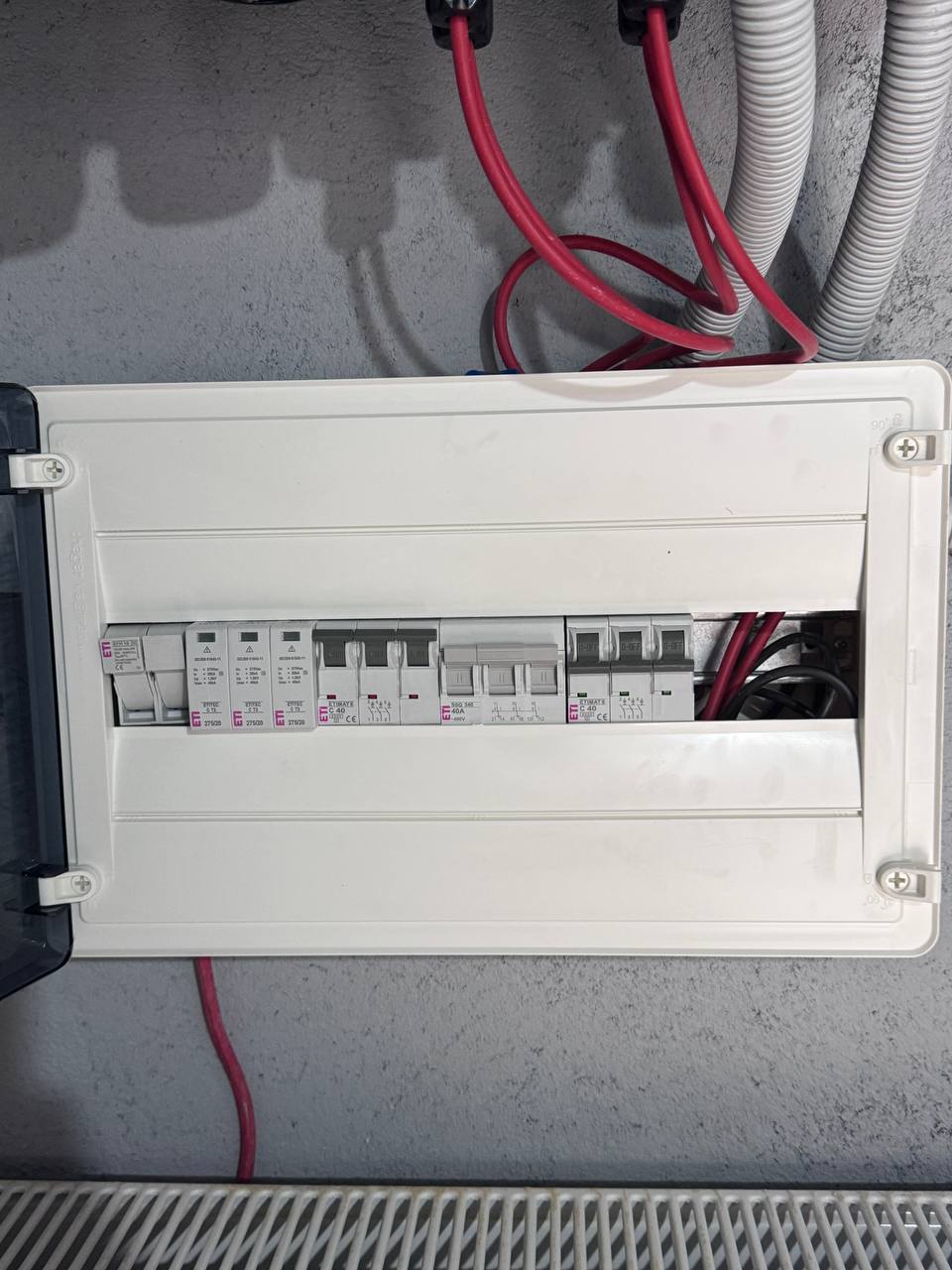 Підключення та автоматика гібридного інвертора 15 кВт у будинку