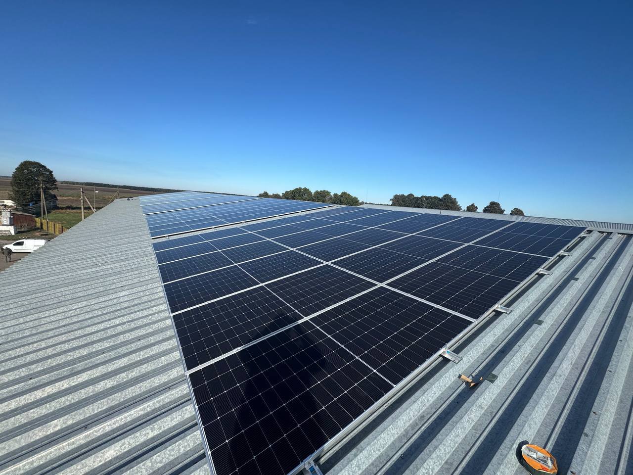 Сетевой инвертор и электрощит солнечной электростанции 64 кВт для фермы