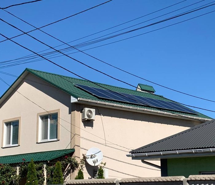 Кріплення та орієнтація 8 сонячних панелей для домашньої СЕС