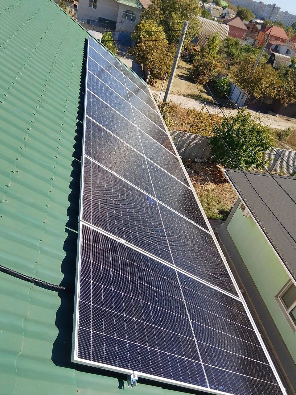 Солнечные панели, установленные на крыше дома в Черноморске