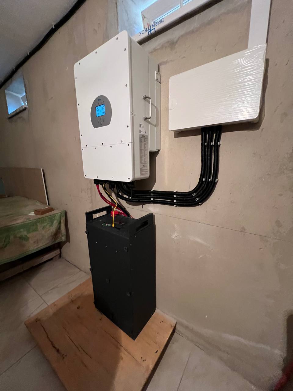 Гибридная солнечная станция 12 кВт с аккумуляторной батареей для дома в селе Санджейцы, Одесская область