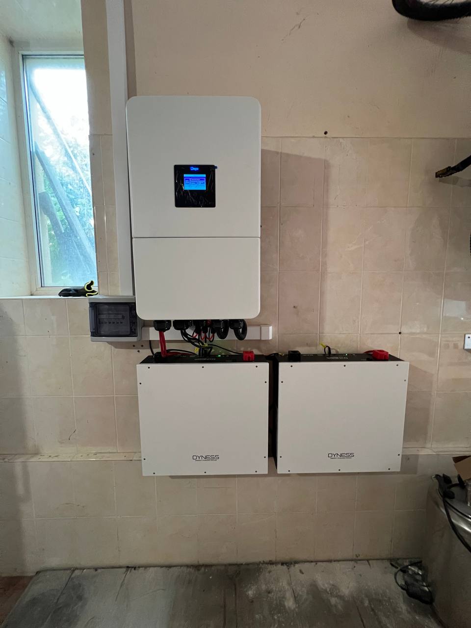 Солнечные панели гибридной системы 20 кВт + 10 кВт·ч АКБ