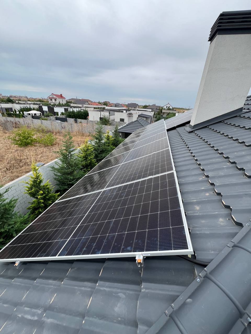 Розміщення сонячних панелей гібридної станції 15 кВт + 20 кВт·год АКБ