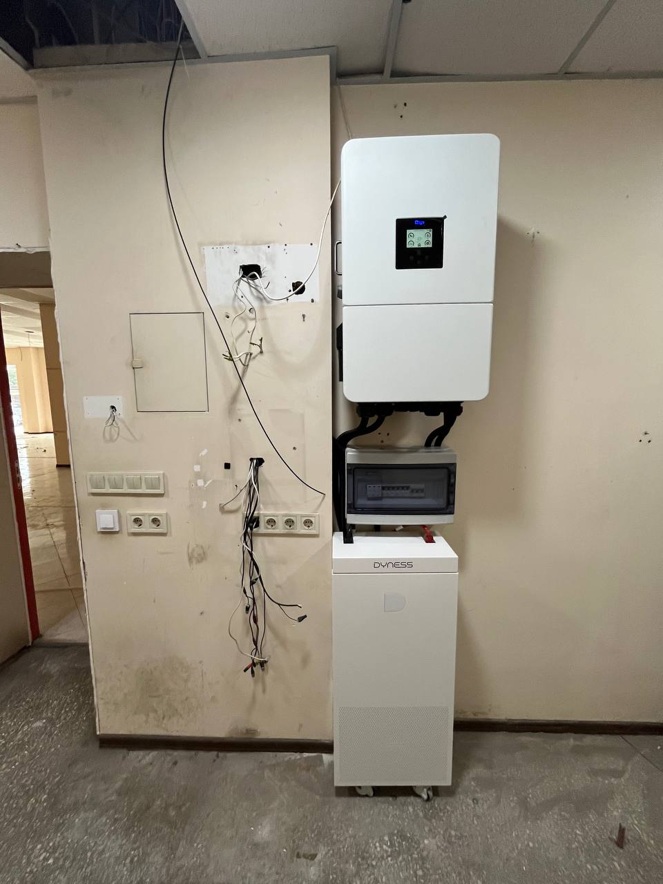Інвертор Deye 15 кВт, 3 фази, для системи резервного живлення магазину парфумерії в Одесі